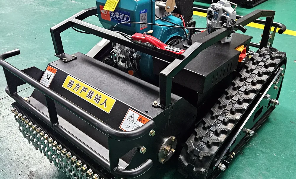 Tracked mower configuration in a supplier-provided product photo
