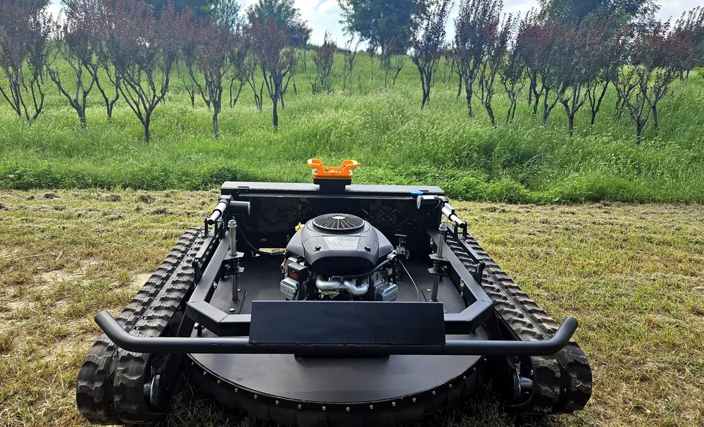 Tank 810-110 mower configuration