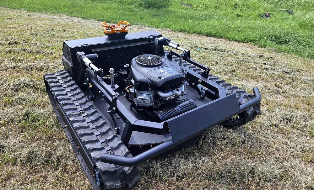 Supplier-provided photo of the provisional Tank 810-90 mower configuration